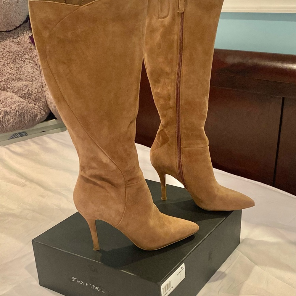 Boots - Picture 2 of 12